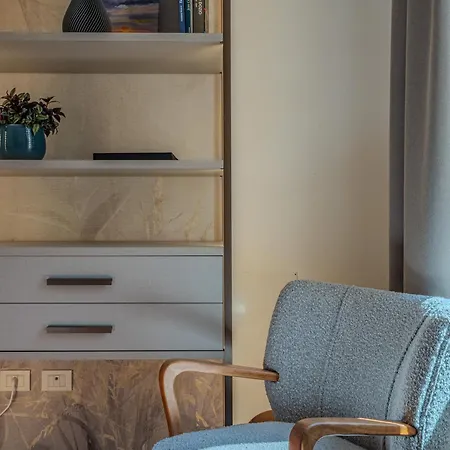 Greenlake & Parking * Como