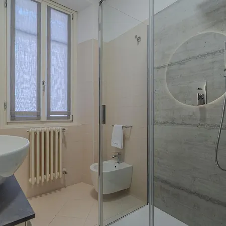 Greenlake & Parking Apartment