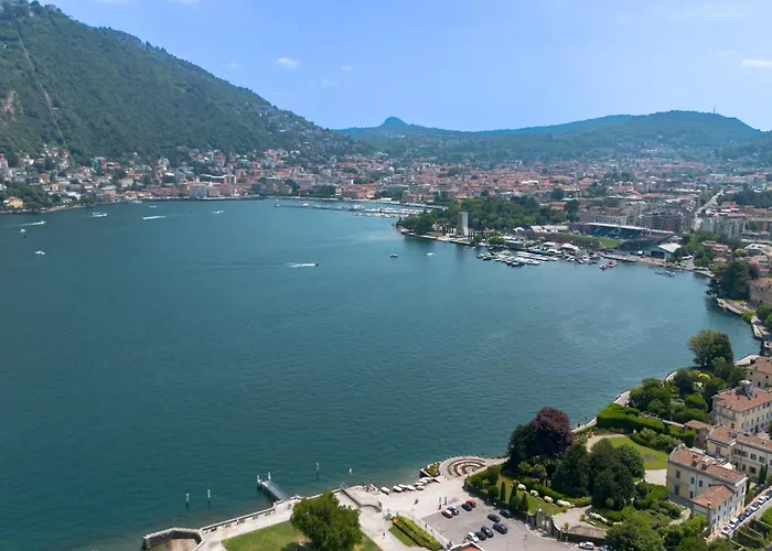 Greenlake & Parking コモ